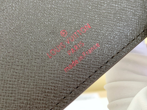 LVコピーウォレット角部分ディテール